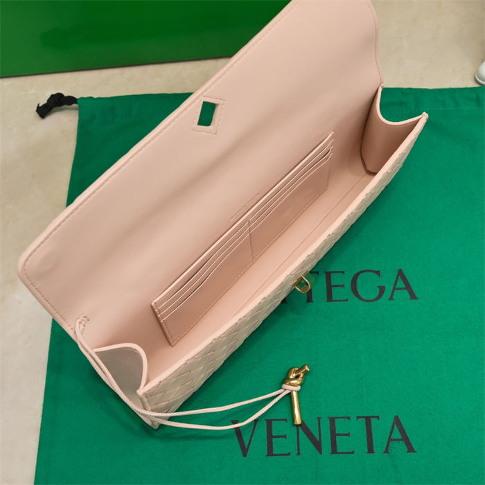 BV Long Clutch Andiamo With Handle High