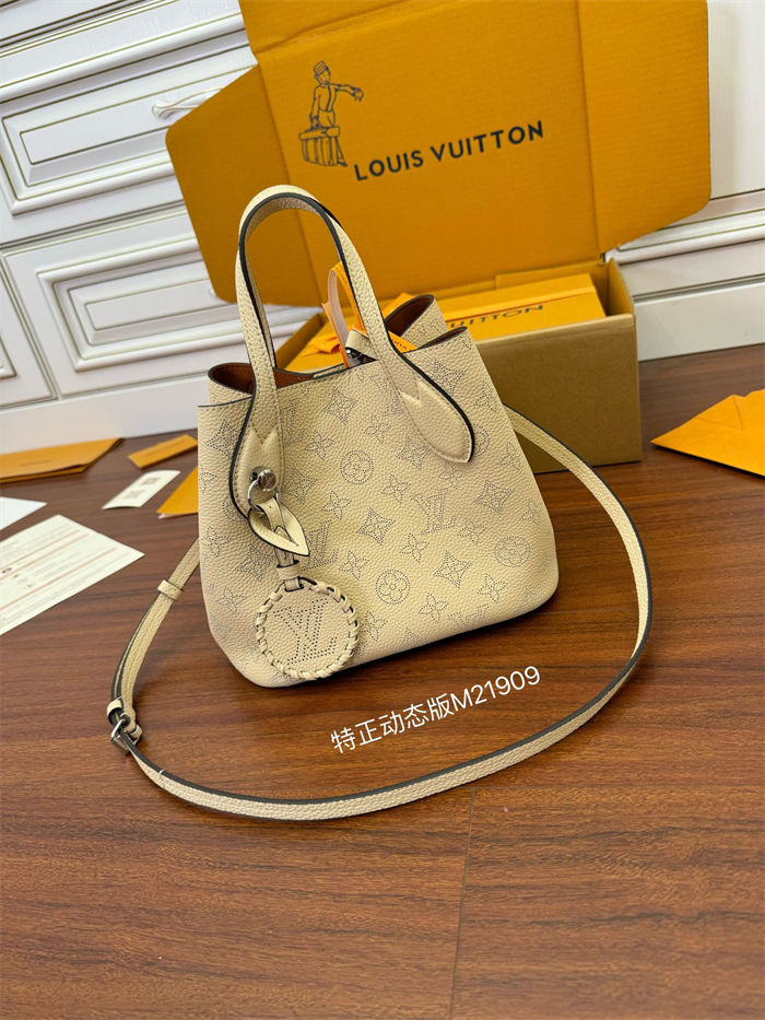 Louis Vuitton Blossom PM Mahina perforated calfskin leather M21909 Top