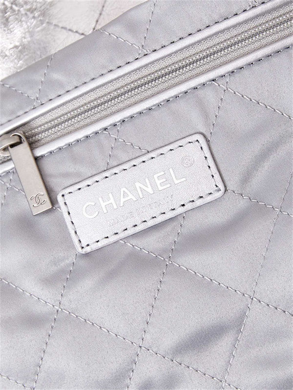 Chanel 22 MEDIUM HANDBAG Metallic Calfskin & Silver-Tone Metal AS3261 Silver High