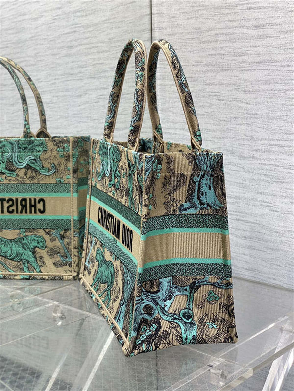 MEDIUM Dior BOOK TOTE Toile de Jouy Embroidery Sauvage Raffia High