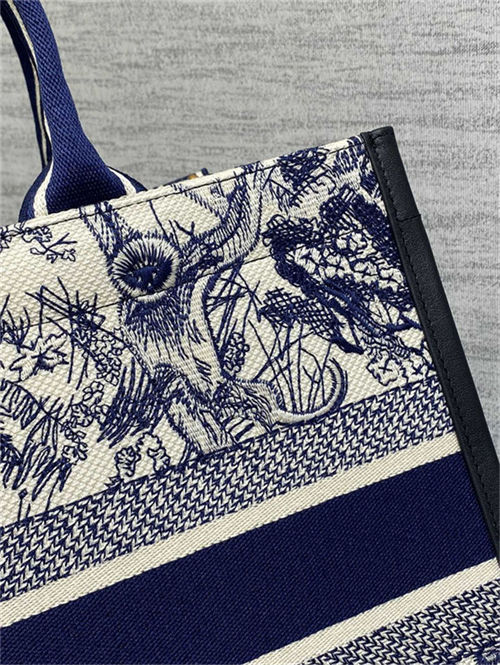 MEDIUM Dior BOOK TOTE Toile de Jouy Embroidery Blue High