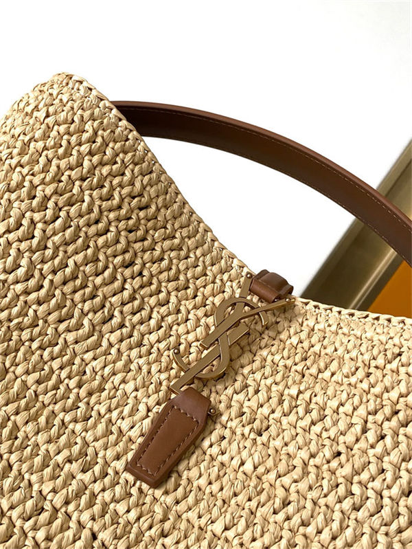 LE 37 in woven raffia and vegetable-tanned leather Bucket bag High