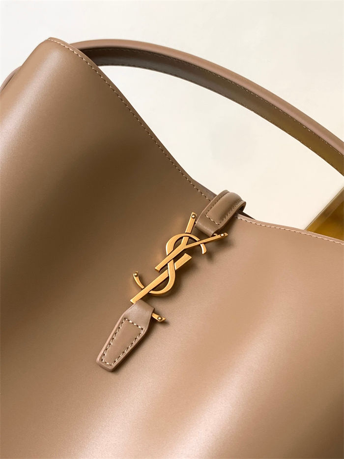 LE 37 IN SHINY LEATHER BUCKET BAG High