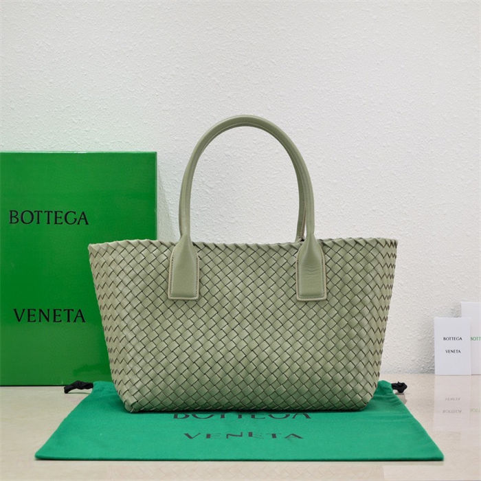 BV Cabat Medium Tote Intreccio leather High