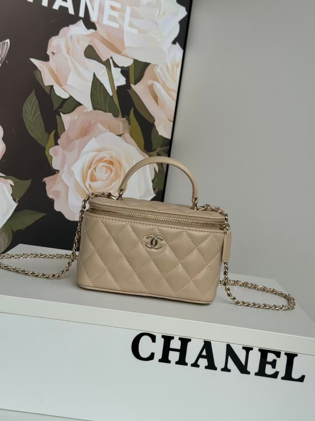 Chanel VANITY WITH CHAIN AP2199 Lambskin Gold-Tone Metal High