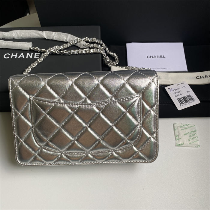 Classic Wallet on Chain AP0250 Lambskin Silver B