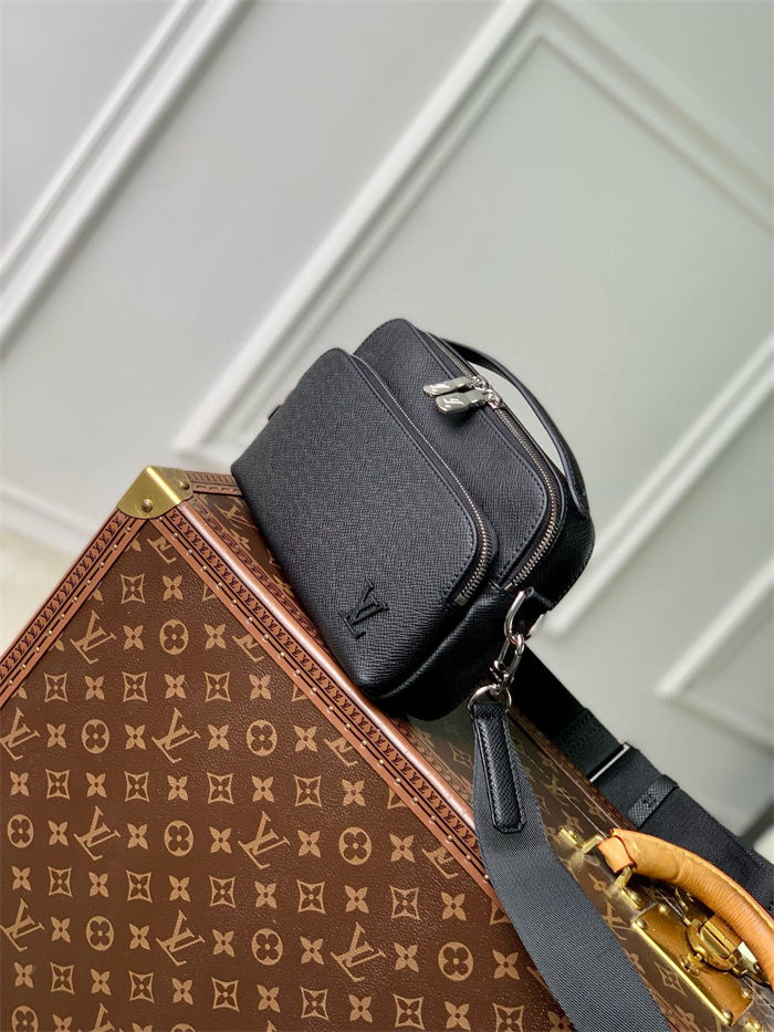 Louis Vuitton Avenue Messenger Taiga cowhide leather M11657 High