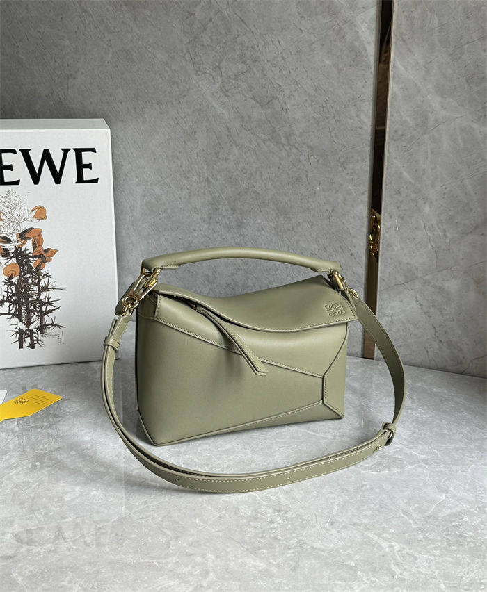 Small Puzzle bag in classic calfskin Eucalyptus Green High