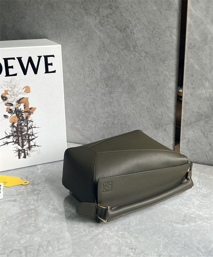 Small Puzzle bag in classic calfskin Dark Khaki Green High