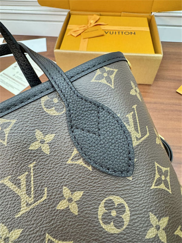 Louis Vuitton Neverfull Bandoulière Inside Out BB M12099 Top