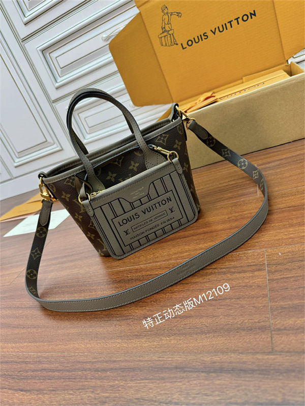 Louis Vuitton Neverfull Bandoulière Inside Out BB M12109 Top