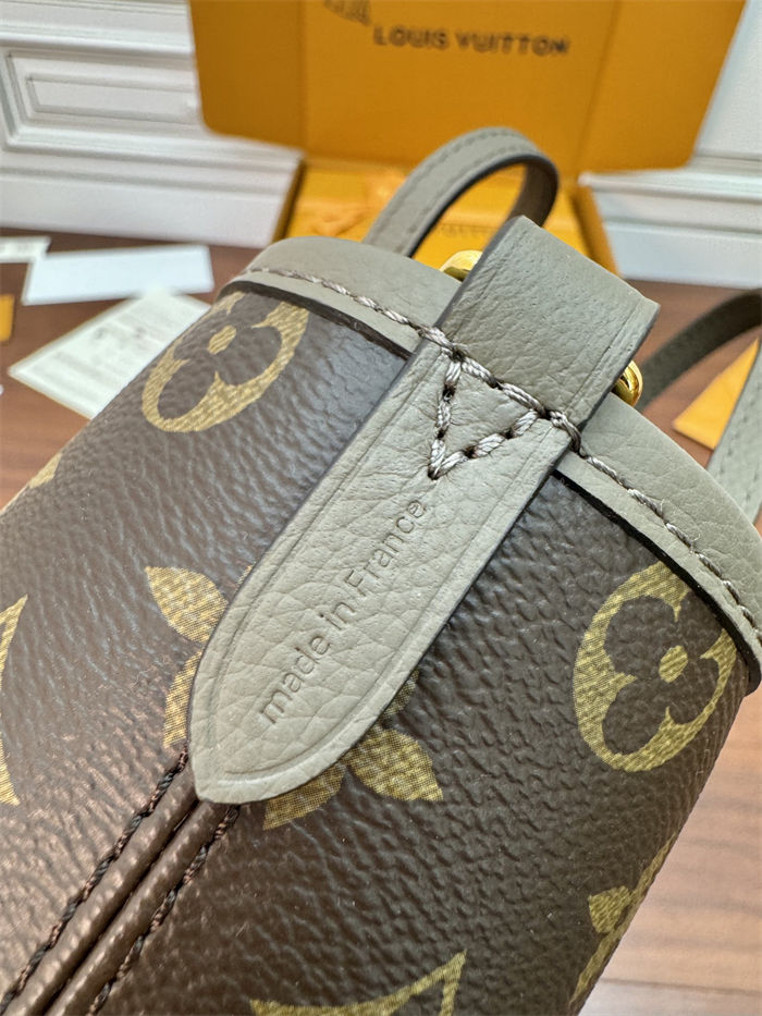 Louis Vuitton Neverfull Bandoulière Inside Out BB M12109 Top