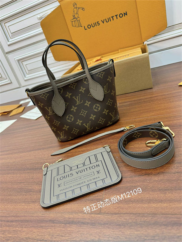 Louis Vuitton Neverfull Bandoulière Inside Out BB M12109 Top