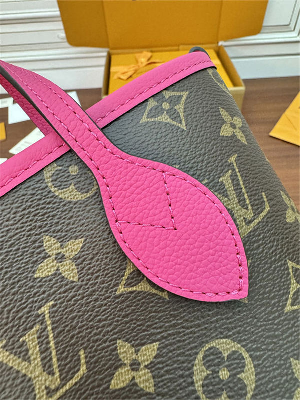 Louis Vuitton Neverfull Bandoulière Inside Out BB M12106 Top