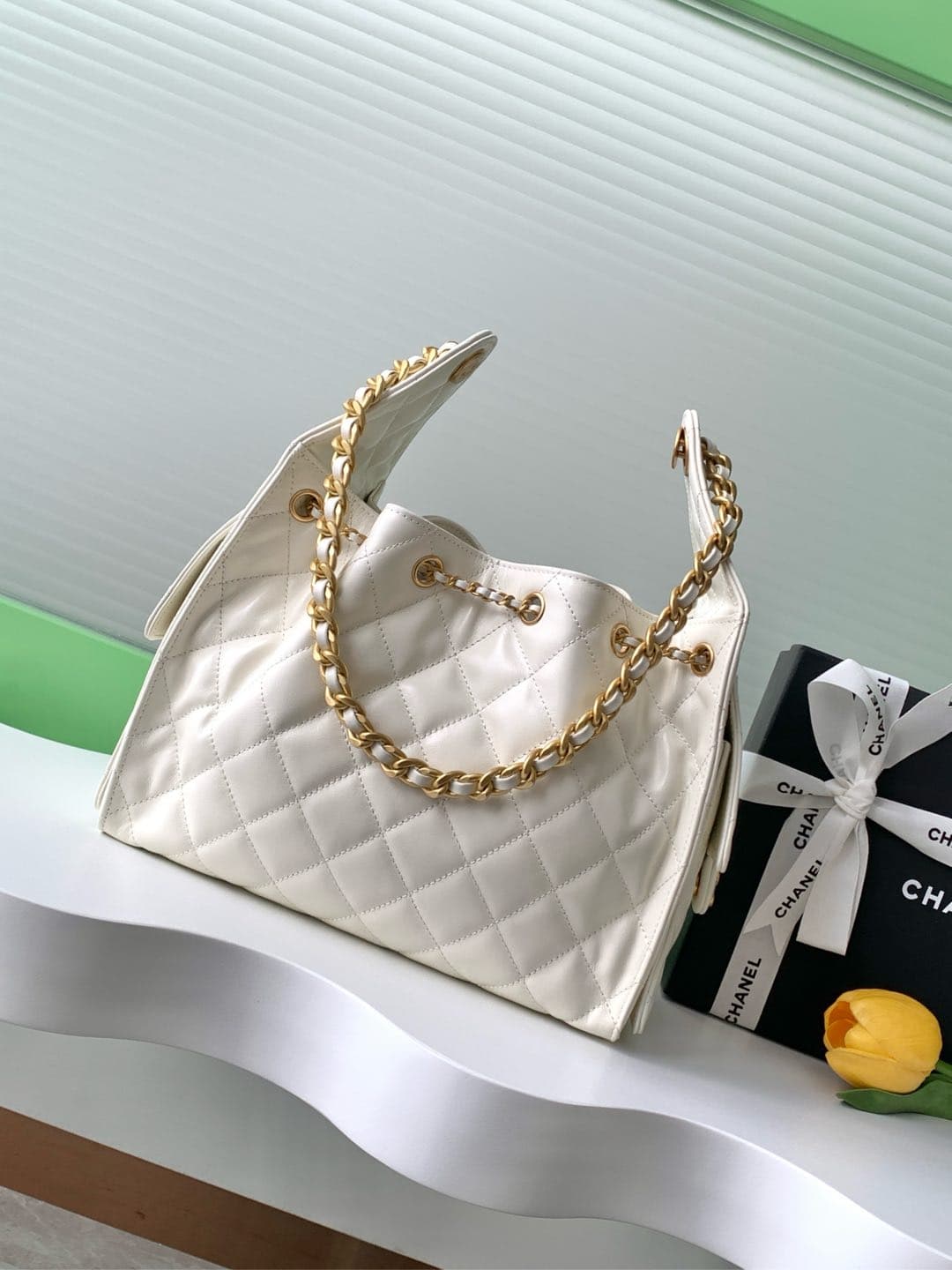 Chanel Hobo handbag AS5293 Shiny calfskin & gold-tone metal White High