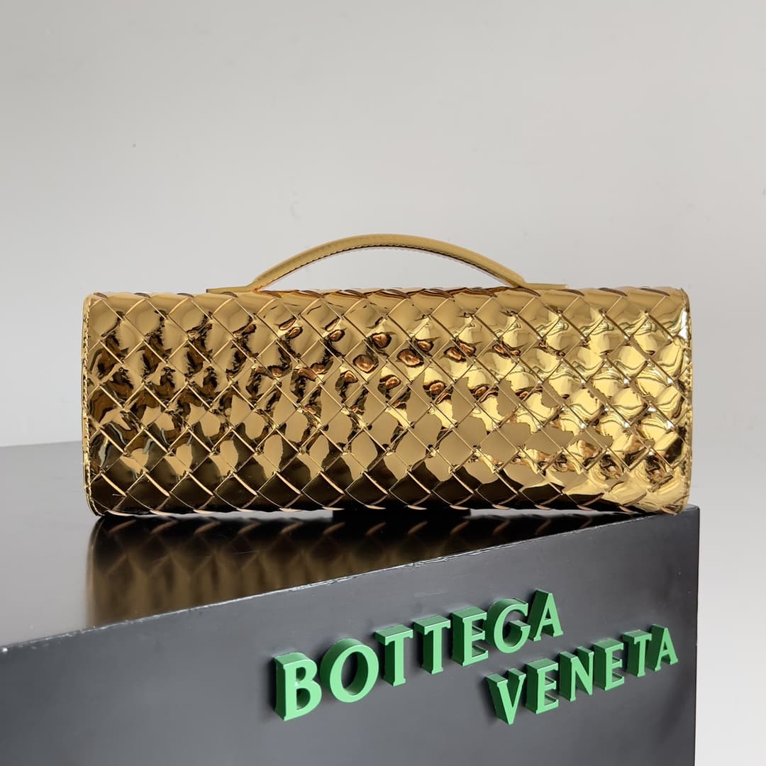 BV Andiamo Clutch With Handle Lambskin TOP