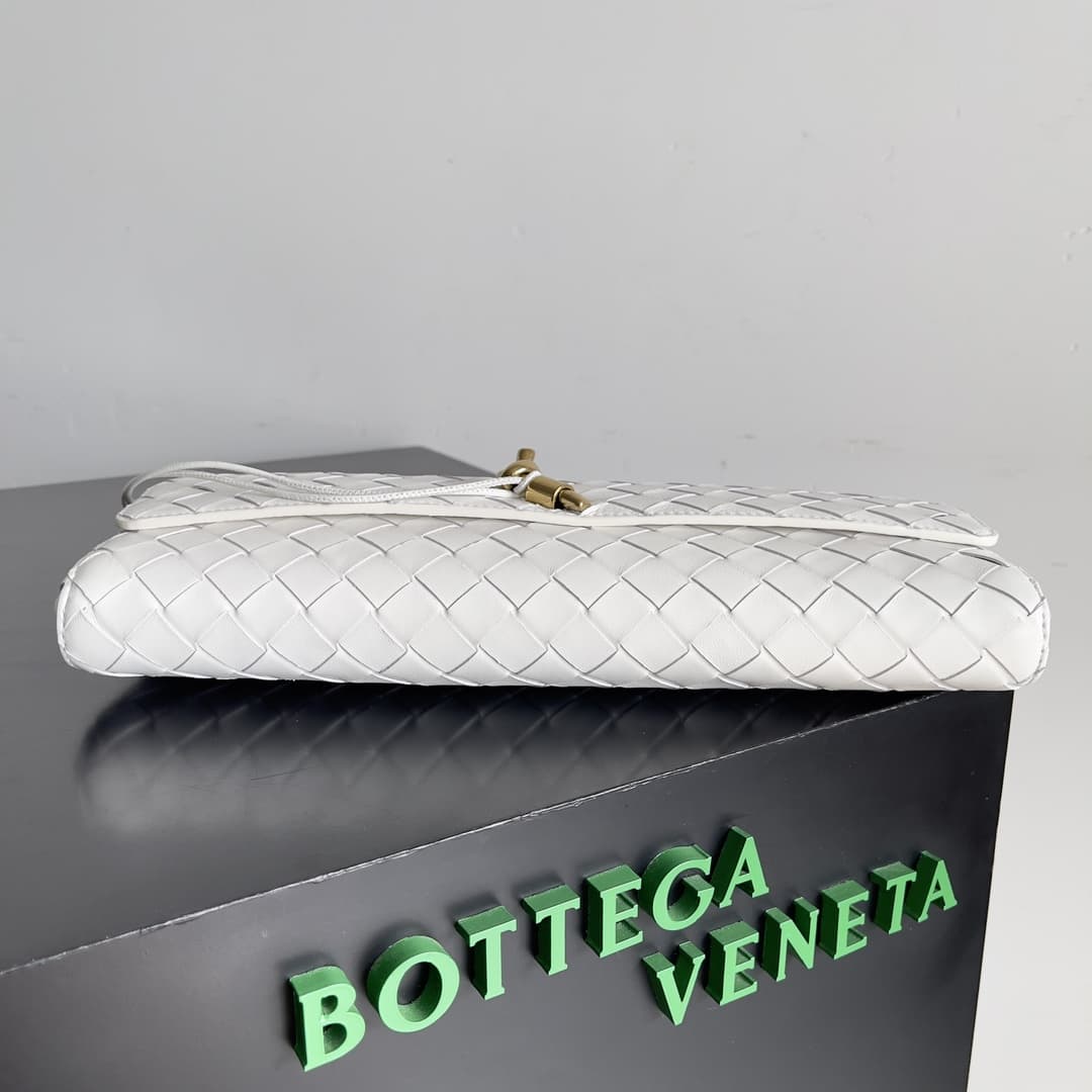 BV Andiamo Clutch With Handle Lambskin TOP