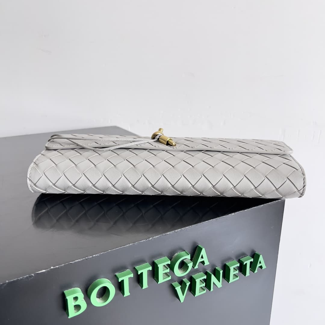 BV Andiamo Clutch With Handle Lambskin TOP