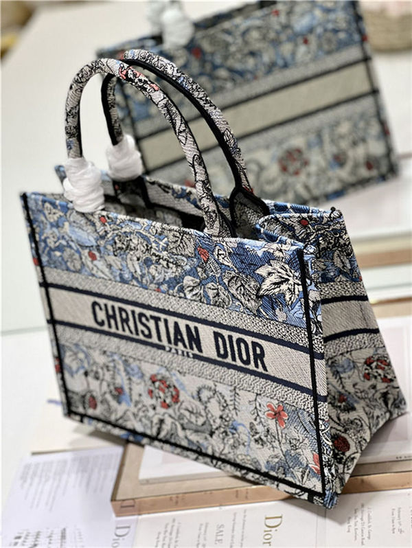 MEDIUM Dior BOOK TOTE Dior Jardin Magique Embroidery Denim High