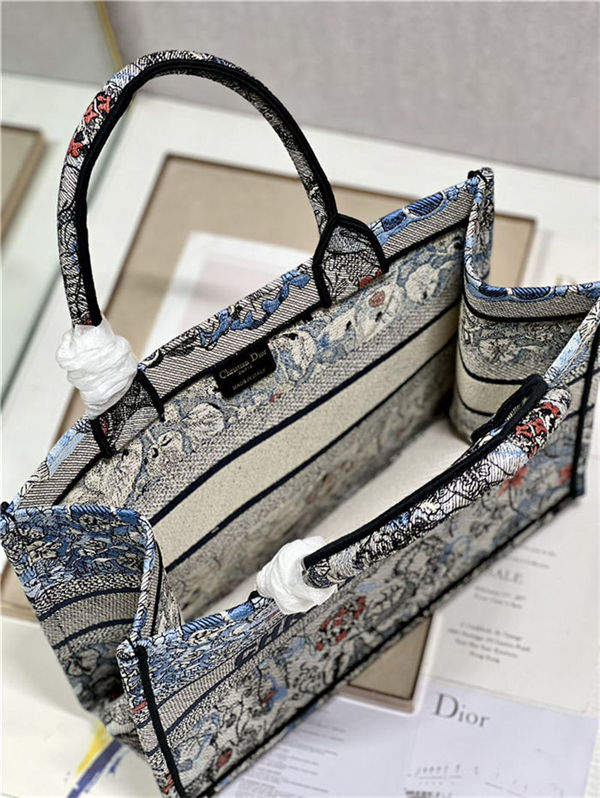 MEDIUM Dior BOOK TOTE Dior Jardin Magique Embroidery Denim High