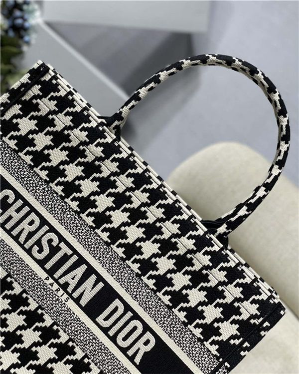 MEDIUM Dior BOOK TOTE Houndstooth Embroidery Black and White High