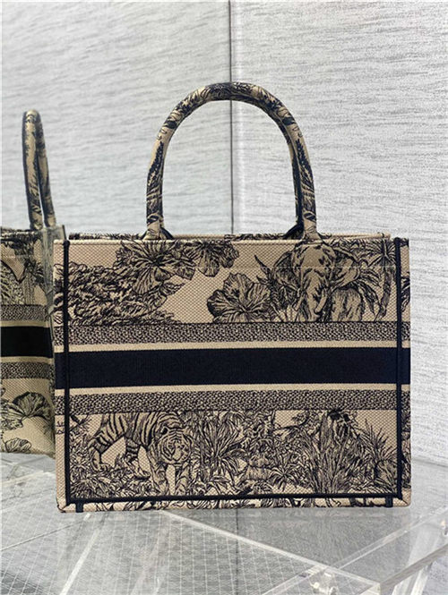 MEDIUM Dior BOOK TOTE Toile de Jouy Voyage Embroidery Beige High