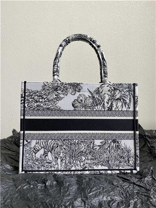 MEDIUM Dior BOOK TOTE Toile de Jouy Voyage Embroidery Black/White High