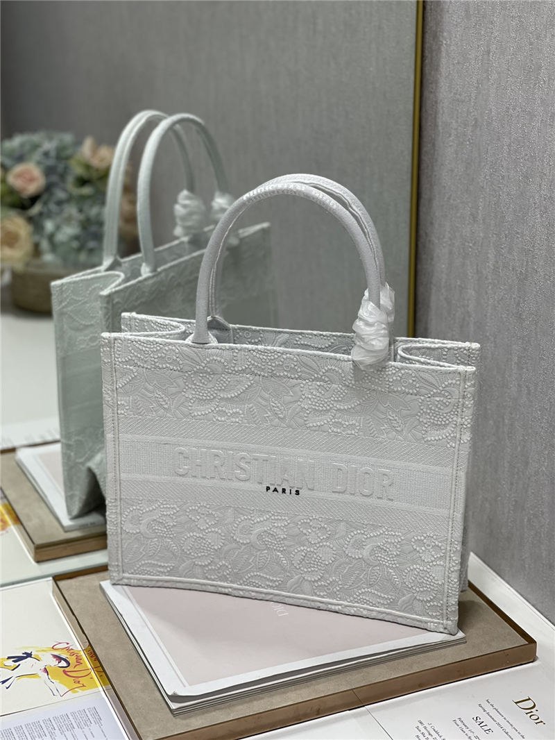 MEDIUM Dior BOOK TOTE Embroidery with Macramé Effect High