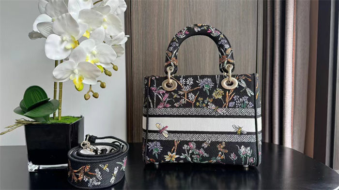 MEDIUM LADY D-LITE BAG Dior Herbarium Embroidery High