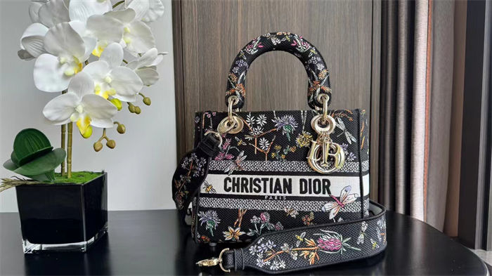 MEDIUM LADY D-LITE BAG Dior Herbarium Embroidery High