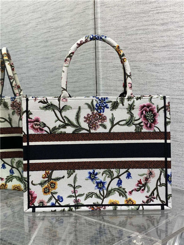 MEDIUM Dior BOOK TOTE Dior Petites Fleurs Embroidery White High