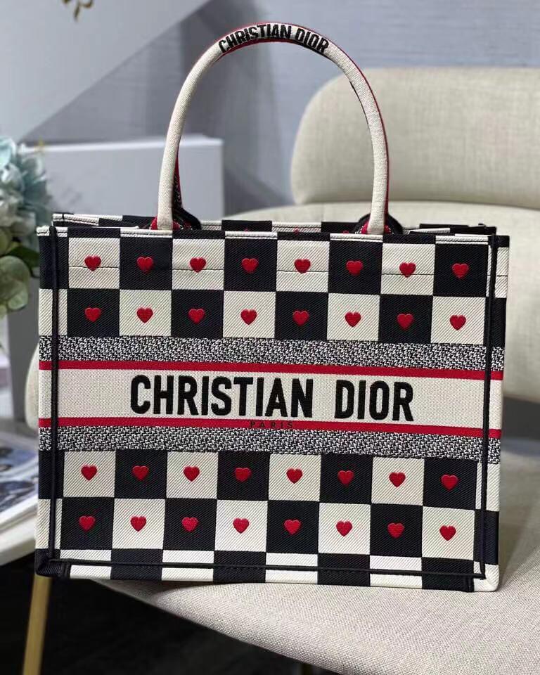 MEDIUM Dior BOOK TOTE Black, White and Red D-Chess Heart Embroidery High