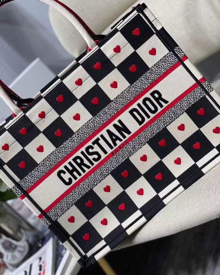 MEDIUM Dior BOOK TOTE Black, White and Red D-Chess Heart Embroidery High