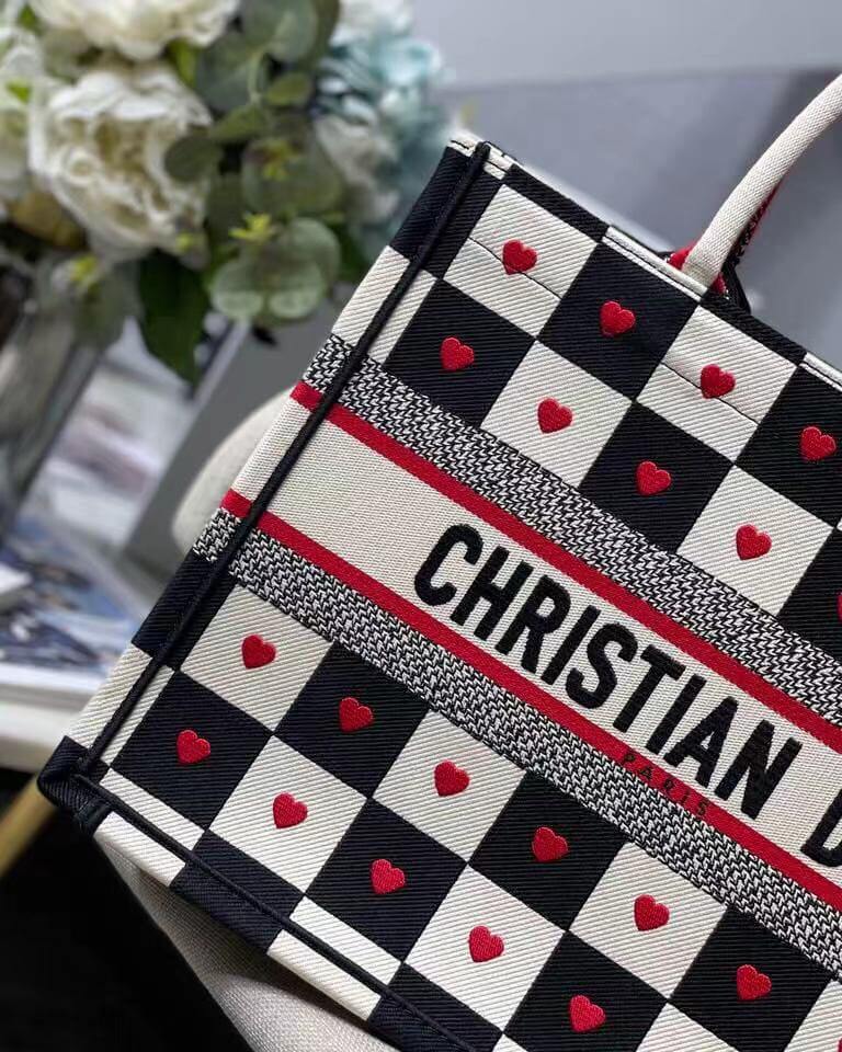 MEDIUM Dior BOOK TOTE Black, White and Red D-Chess Heart Embroidery High