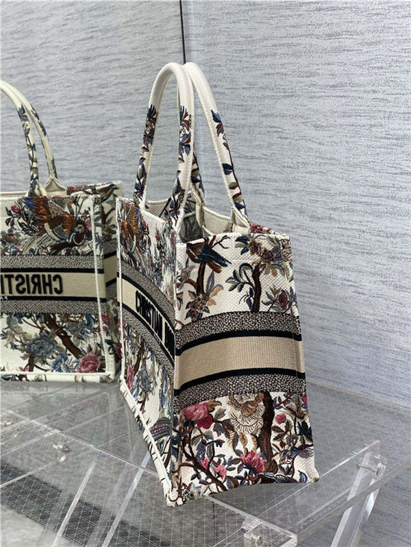 MEDIUM Dior BOOK TOTE Dior Jardin d'Hiver Embroidery White High