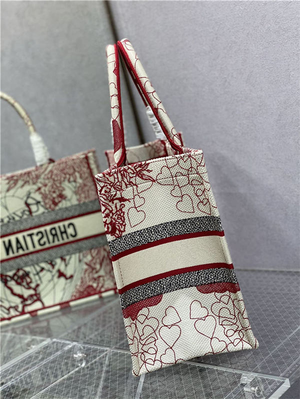 MEDIUM DiorAMOUR Dior BOOK TOTE Red and White D-Royaume d'Amour Embroidery High