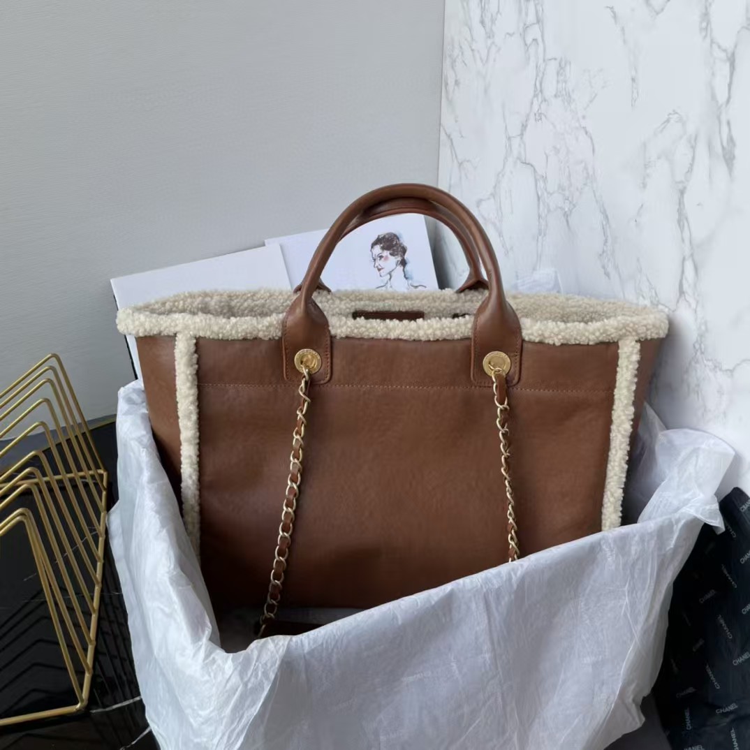 SMALL SHOPPING BAG AS3257 Shearling Lambskin, Lambskin & Gold-Tone Metal High