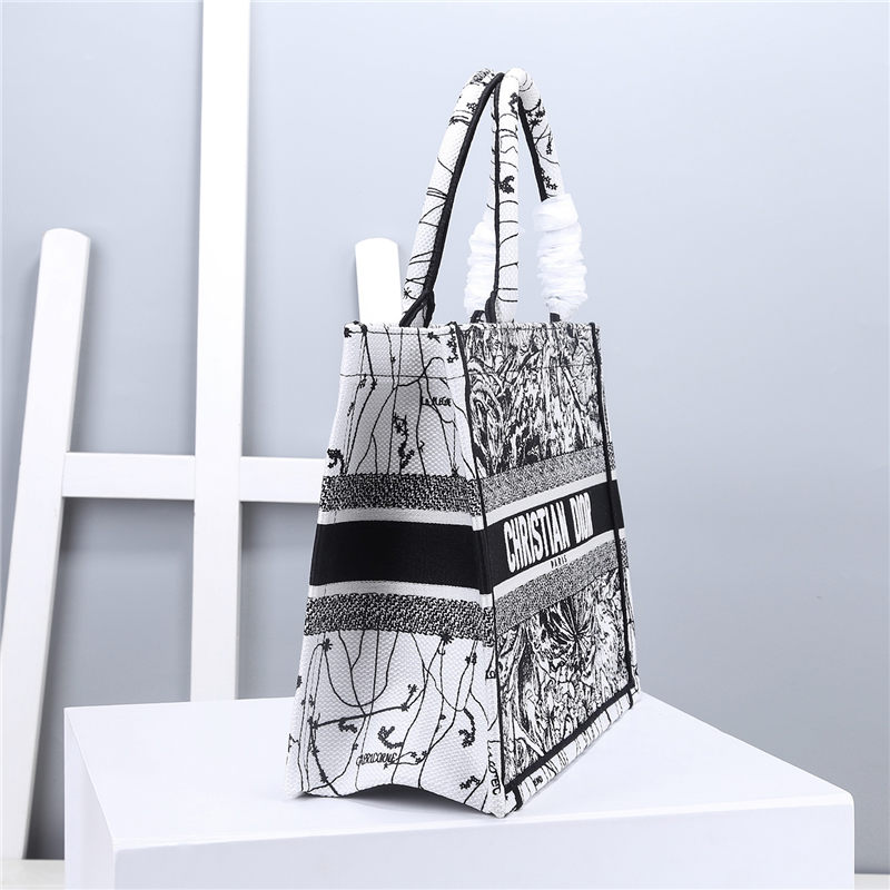 MEDIUM Dior BOOK TOTE Embroidery High