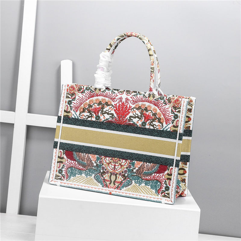 MEDIUM Dior BOOK TOTE Embroidery High