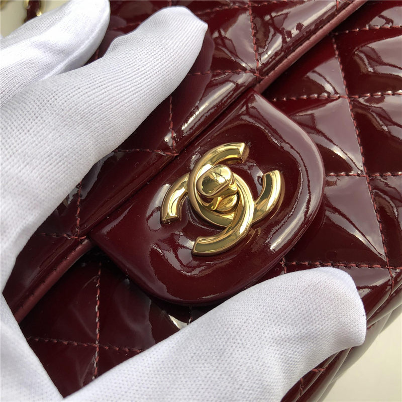 Medium CLASSIC HANDBAG Patent Leather Gold Metal Burgundy A