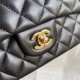 Medium CLASSIC HANDBAG Lambskin Black Gold Metal A