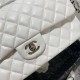 Medium CLASSIC HANDBAG Lambskin White Silver Metal B