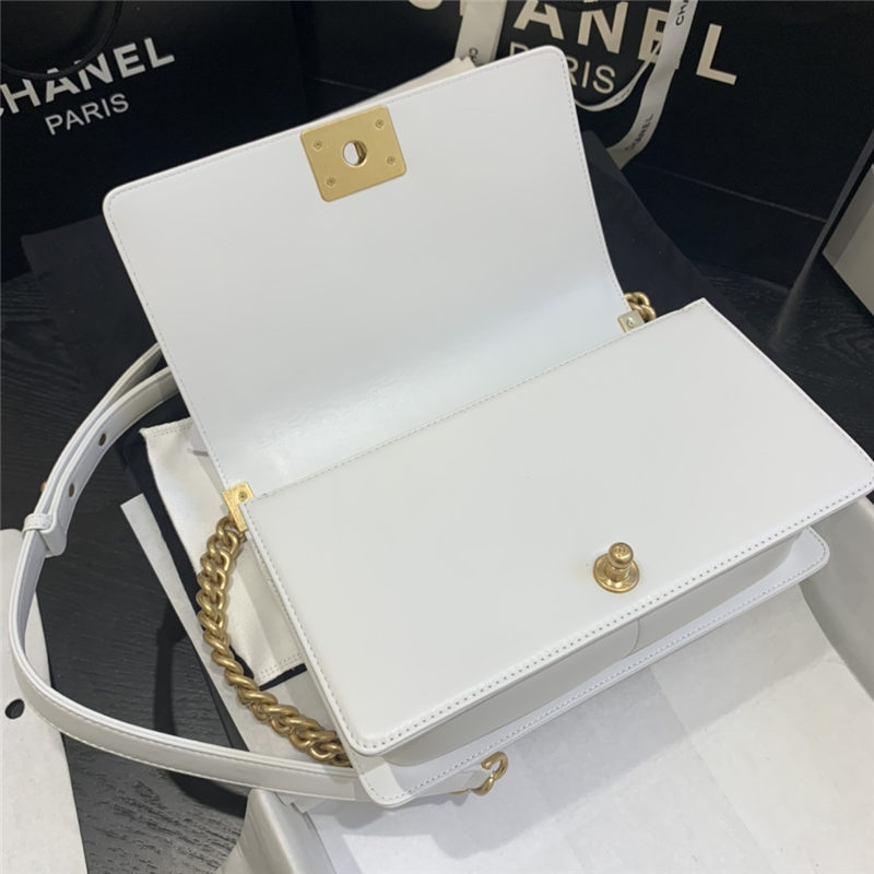 BOY Chanel HANDBAG Lambskin Gold Metal White A