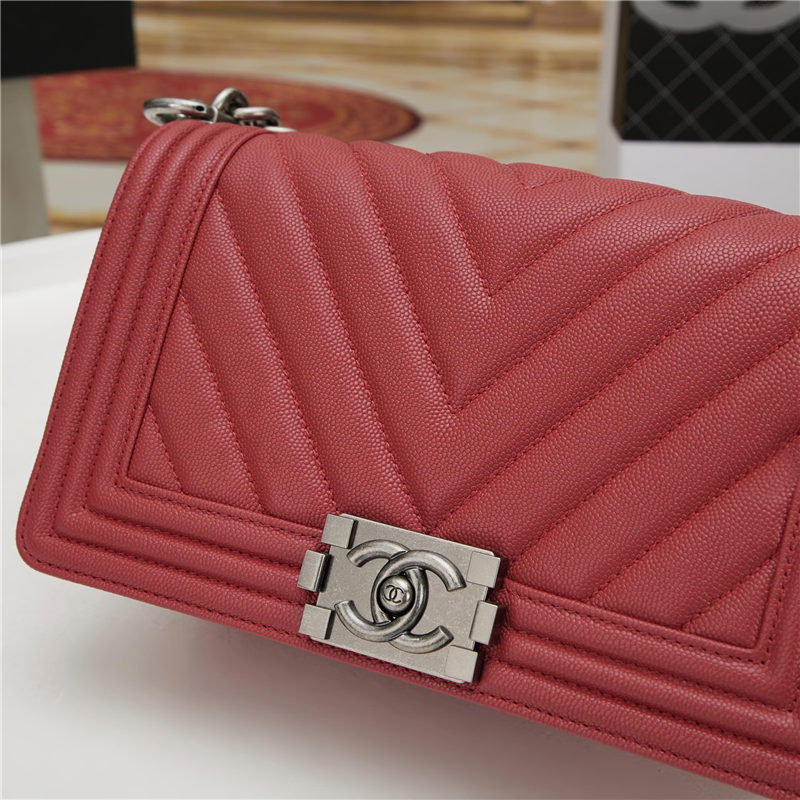 BOY Chanel HANDBAG Chevrons Pattern Grained Calfskin Red B