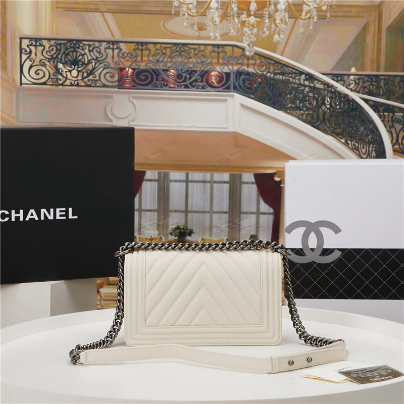 BOY Chanel HANDBAG Chevrons Pattern Grained Calfskin White B