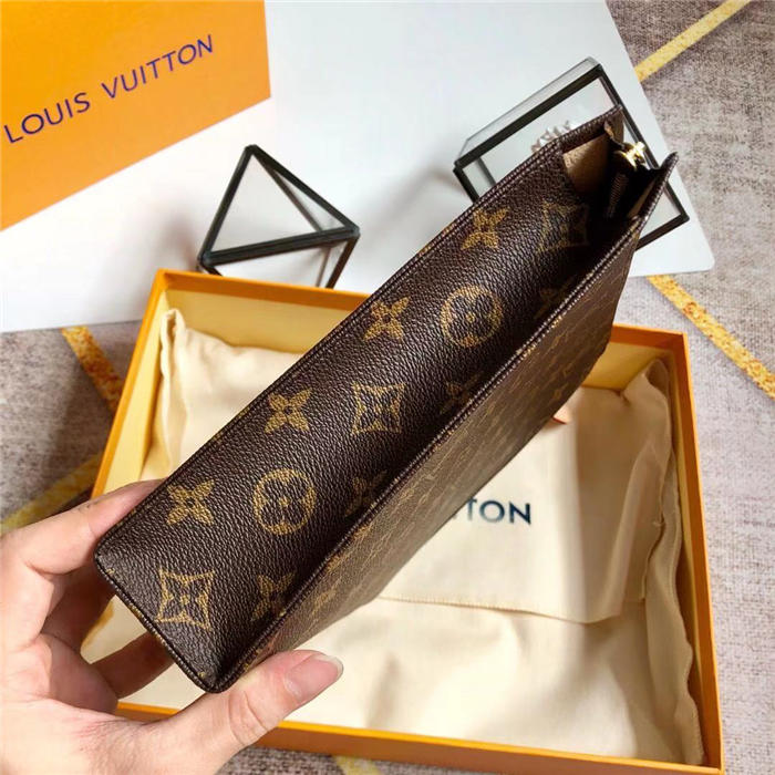 Louis Vuitton TOILETRY POUCH 26 High