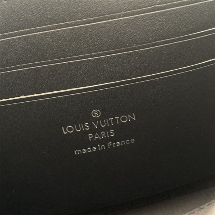 Louis Vuitton ALPHA WEARABLE WALLET Black High