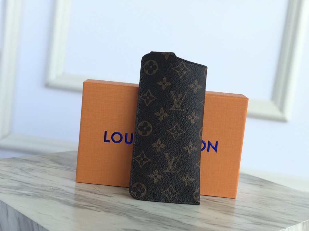 Louis Vuitton GLASSES CASE Monogram Canvas High