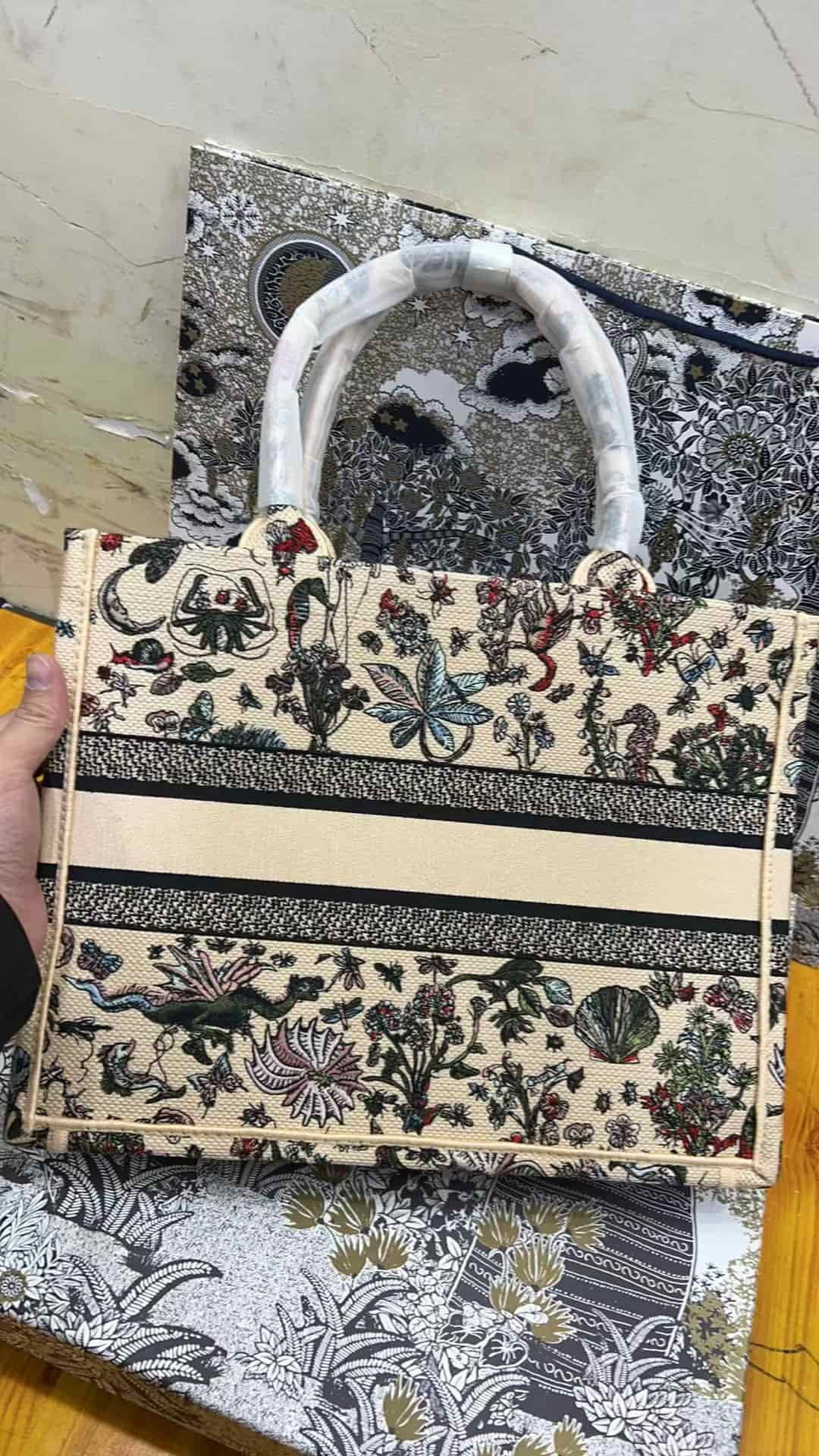 MEDIUM Dior BOOK TOTE Embroidery Beige High