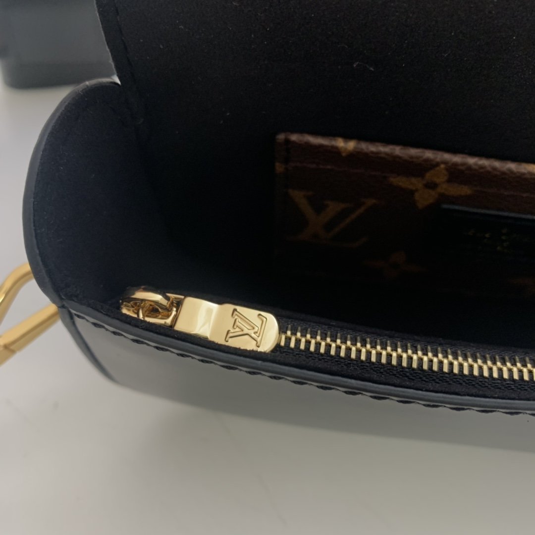 Louis Vuitton OFFICIER Black High